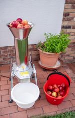 Crusher Strend Pro EFC-1, for fruits,1100 W, 15 lit., 400 kg/h., 55x55x104 cm