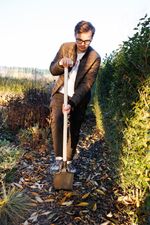 Forged spade Gardex 1300 g, with footboard, with handle T