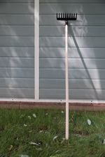 Hrable záhradné Strend Pro Premium R-606, 10 zubé, kované, drevená násada
