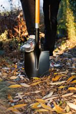 Spade pointed top with fibreglass handle D