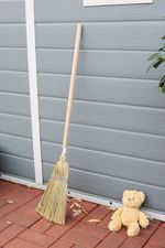 Sorghum broom, medium, kid