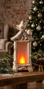 Dísz MagicHome karácsonyi, Madarak a kandallón, 12 LED, 3xAAA, kerámia, 21x15x44 cm