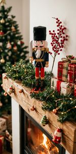 Figura MagicHome Karácsonyi Woodeco, 38cm, Diótörő báránybőr sapkával, fa