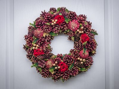 Garland MagicHome, natural, gold spikes, 38 cm, red, Advent