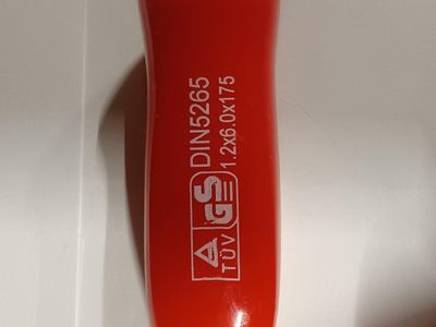 2,TRIEDA Skrutkovač Strend Pro, plochý, 1,2x6,0x175mm